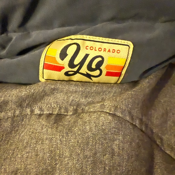 Stylish YoColorado Hooded Vest with Colorful Stripes - Picture 5 of 7